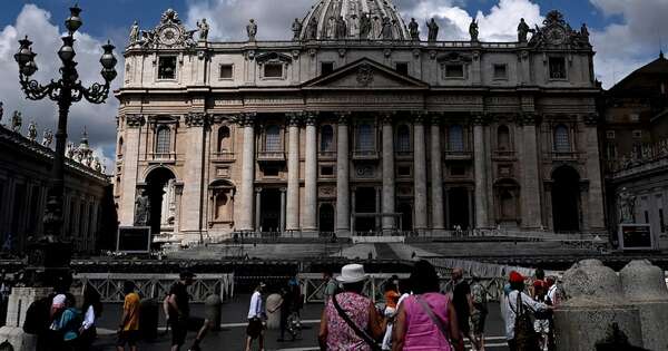 La Nación / La Iglesia Católica deja “abierta” la cuestión de la ordenación de las mujeres, tras una cumbre mundial