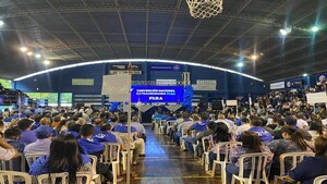 Convención del PLRA decide salida anticipada de Hugo Fleitas