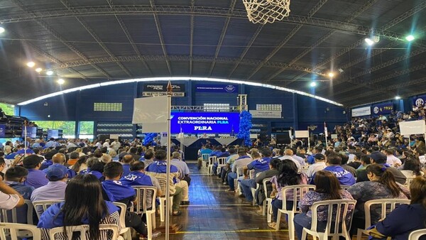 Convención del PLRA decide salida anticipada de Hugo Fleitas