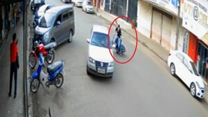 Acompañante de motociclista muere tras maniobra imprudente
