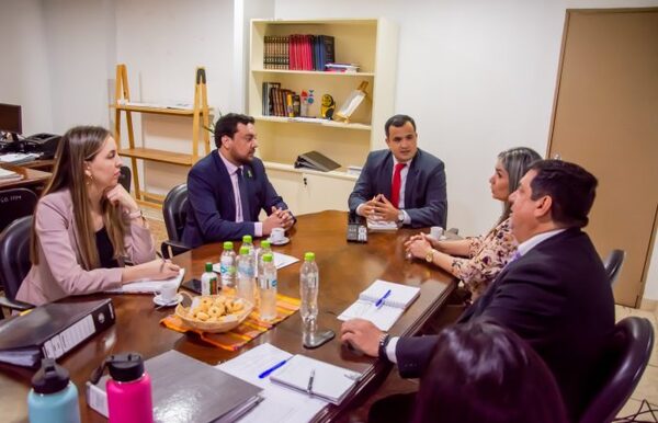 Planifican estrategias para defensa de niños que viven en centros penitenciarios - 1000 Noticias