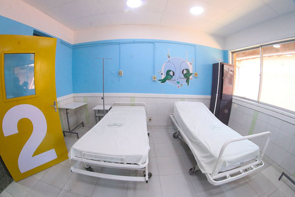 Padre realiza mejoras en hospital como agradecimiento por atención médica a su hijo - 1000 Noticias