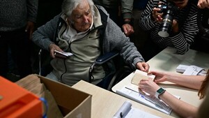 Inicia la votación en Uruguay para elegir al sucesor de Lacalle Pou