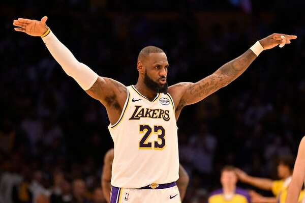 LeBron James maravilla con triple doble de 32 puntos para unos Lakers invictos - Básquetbol - ABC Color