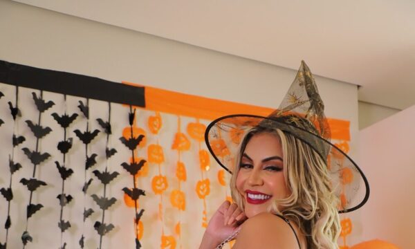 (GALERIA) Brujita sexy y no macana: ¡Eli Villagra para el infarto!