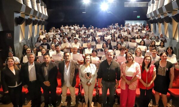 Sinafocal entregó certificados de capacitación y kits de herramientas a más de 370 profesionales en Alto Paraná