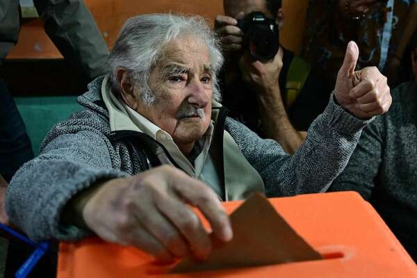 Vota el expresidente Mujica y lanza dos frases contundentes sobre los jóvenes y el sector agroexportador - Mundo - ABC Color
