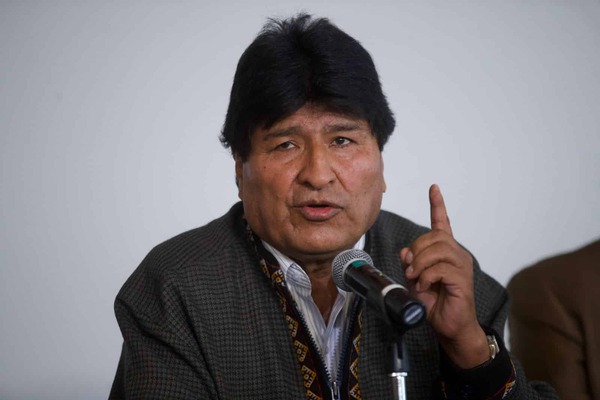 Expresidente boliviano Evo Morales denunció que desconocidos dispararon contra su vehículo