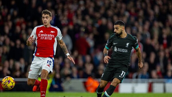 Versus / Liverpool rescata un empate en su visita al Arsenal pero cede el liderato