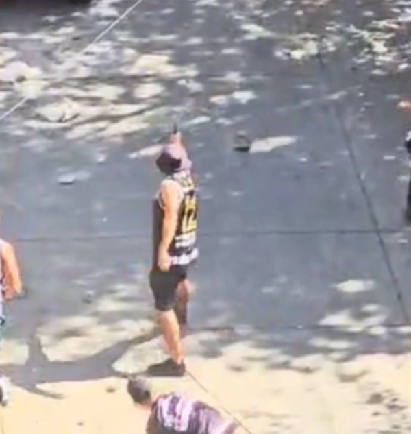 Hinchas de Cerro y Olimpia protagonizan violento enfrentamiento antes del superclásico