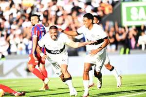 Superclásico: Olimpia vuela al título goleando a un deslucido Cerro Porteño - Fútbol - ABC Color