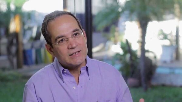 “Efraín es parte del problema, forma parte de la política vieja del Paraguay”, dijo Burt