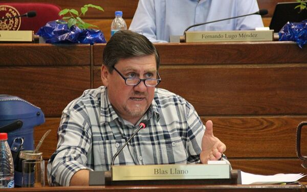 “Se habrá acostumbrado a perder”, dice Llano sobre Efraín