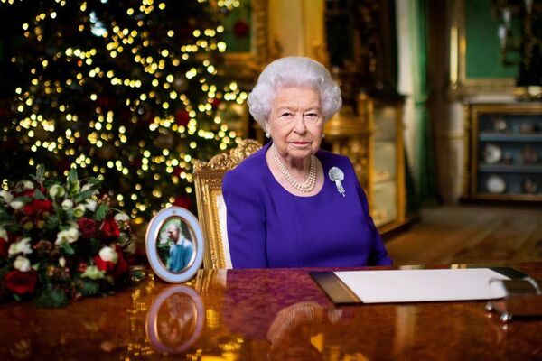 El féretro de la reina Isabel II es trasladado al castillo de Windsor, lugar de su morada final