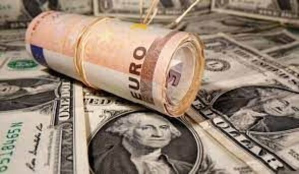 El euro volvió a caer por debajo del dólar ante los temores de una crisis energética en Europa