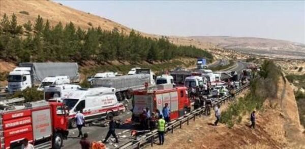 Un camión sin frenos embistió a una multitud en Turquía: al menos 16 muertos