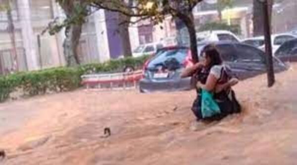 Ya suman casi 200 muertos por inundaciones en Brasil