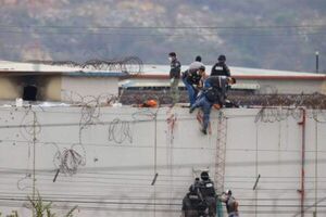 Unos 58 fallecidos en un motín en cárcel de Ecuador