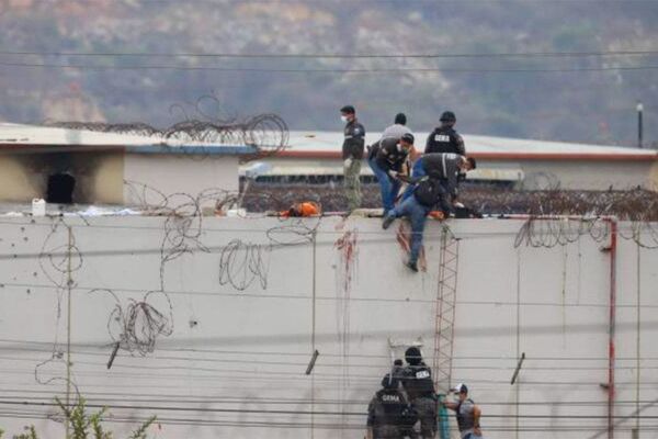 Unos 58 fallecidos en un motín en cárcel de Ecuador