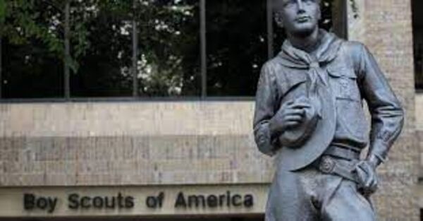 Los Boy Scouts de Estados Unidos le pagarán 850 palos verdes a 60 mil víctimas de abuso sexual