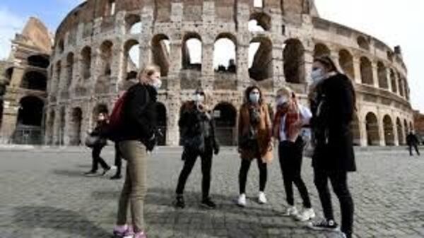 Italia espera recibir 20% más de turistas que en el 2020