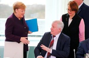 Merkel quiere dos meses más de restricciones duras