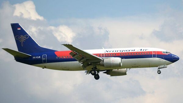 Desapareció un Boeing 737 con más de 60 personas a bordo tras despegar de Yakarta