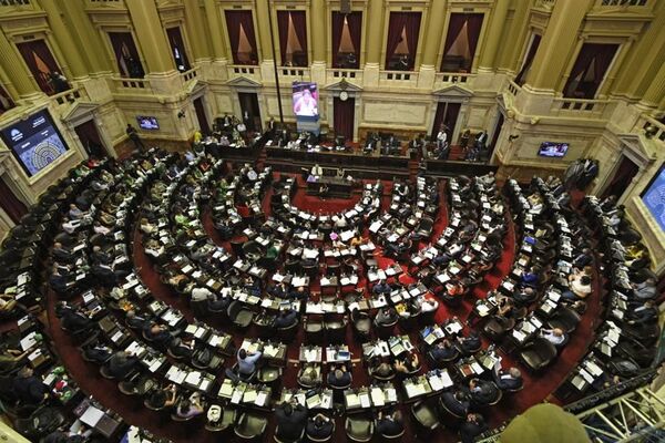 Tras 20 horas de debate, Diputados argentinos aprueban aborto legal
