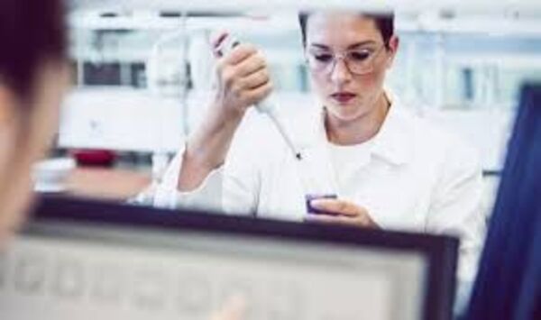 Italia comenzó el ensayo de su vacuna en humanos
