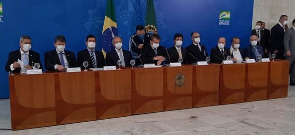 Dos Ministros de Bolsonaro dieron positivo en 24 horas