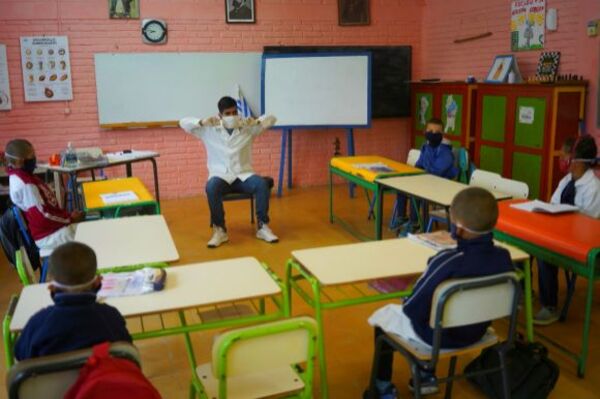 Uno 256 mil alumnos vuelven a clase en Montevideo
