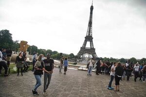Más de 110 días después, reabren la Torre Eiffel