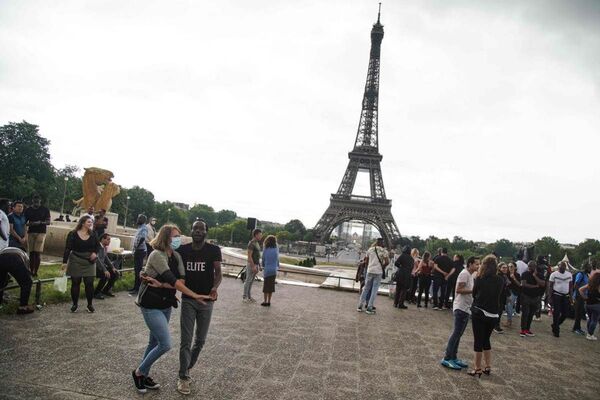Más de 110 días después, reabren la Torre Eiffel