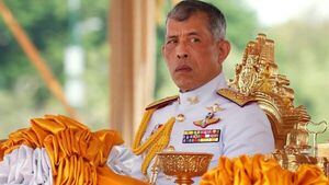 Genio o loco?. Rey de Tailandia se encierra con sus 20 concubinas en un lujoso hotel de Alemania