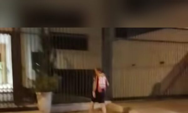 (VIDEO)Hinchas atacan a Zapag: Sacaron cerveza sin pagar de su local y otros lo escracharon en su casa