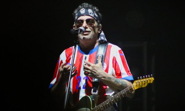 [VIDEO] ¡Andrés Calamaro le dedicó su show a un DT del fútbol paraguayo y causó roncha!