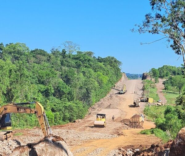 Conexión asfáltica que une a Puerto Campichuelo con la ruta PY06 avanza a paso firme