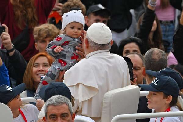 El papa: “Italia no hace hijos y necesita a los migrantes” - Mundo - ABC Color