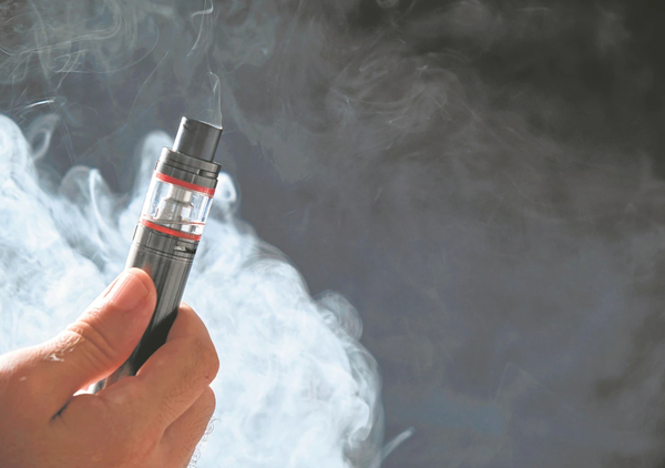 Uso de vapeadores: El peligro de una adicción disfrazada de moda - La Clave