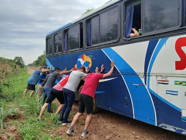 Travesía de 24 horas de puro padecimiento para llegar a Fuerte Olimpo - Noticias del Chaco - ABC Color