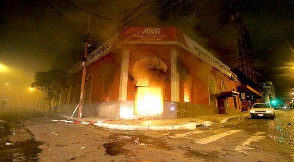 Colorado róga: continúa juicio oral para tres acusados por quema de la sede de la ANR - PDS RADIO Y TV