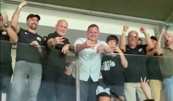 Versus / "Coto" Nogués encabezó el "minuto de silencio" para Cerro Porteño