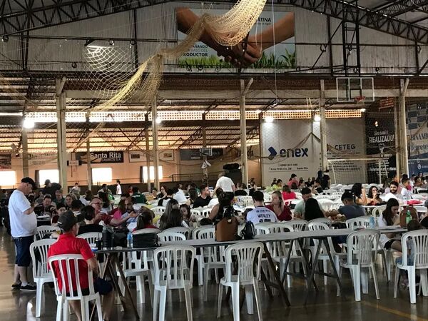 Exitosa segunda edición de la comilona solidaria en Santa Rita - La Clave
