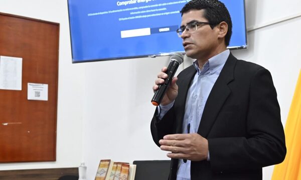 Docente de la UNE plasma en libro valioso rescate histórico sobre Fuerte Borbón