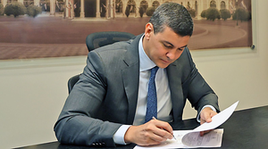 Peña promulga Ley de Pensión Universal para Adultos Mayores - Noticiero Paraguay