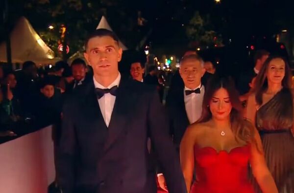(VIDEO). Dibu Martínez fue abucheado en Francia antes de la ceremonia del Balón de Oro