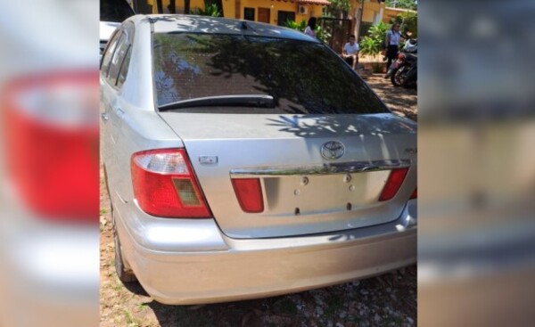Abandonan en Pdte. Franco auto denunciado como hurtado