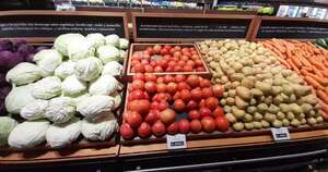 La Nación / Productores celebran venta de 20 toneladas de tomate, repollo, y locote a supermercados