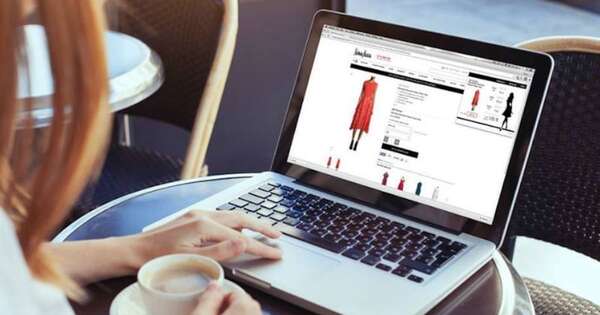 La Nación / El 60 % de las compras online del país se hacen en tiendas del extranjero