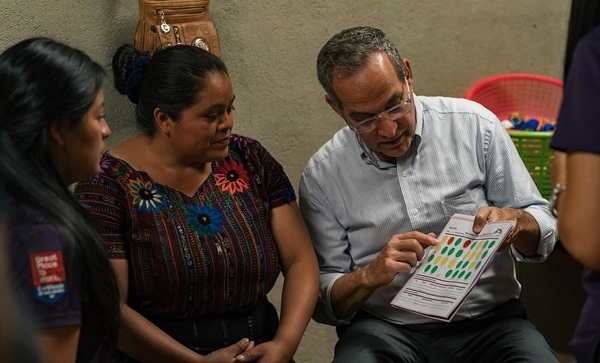 Forbes destaca al Semáforo de Eliminación de Pobreza de la Fundación Paraguaya como clave para erradicar la pobreza mundial